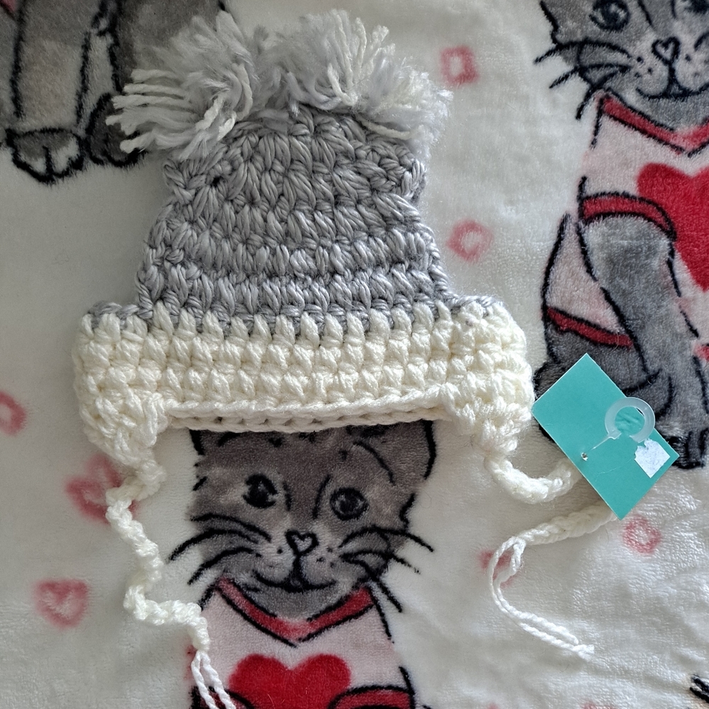 Cat's handmade crochet bennie - New